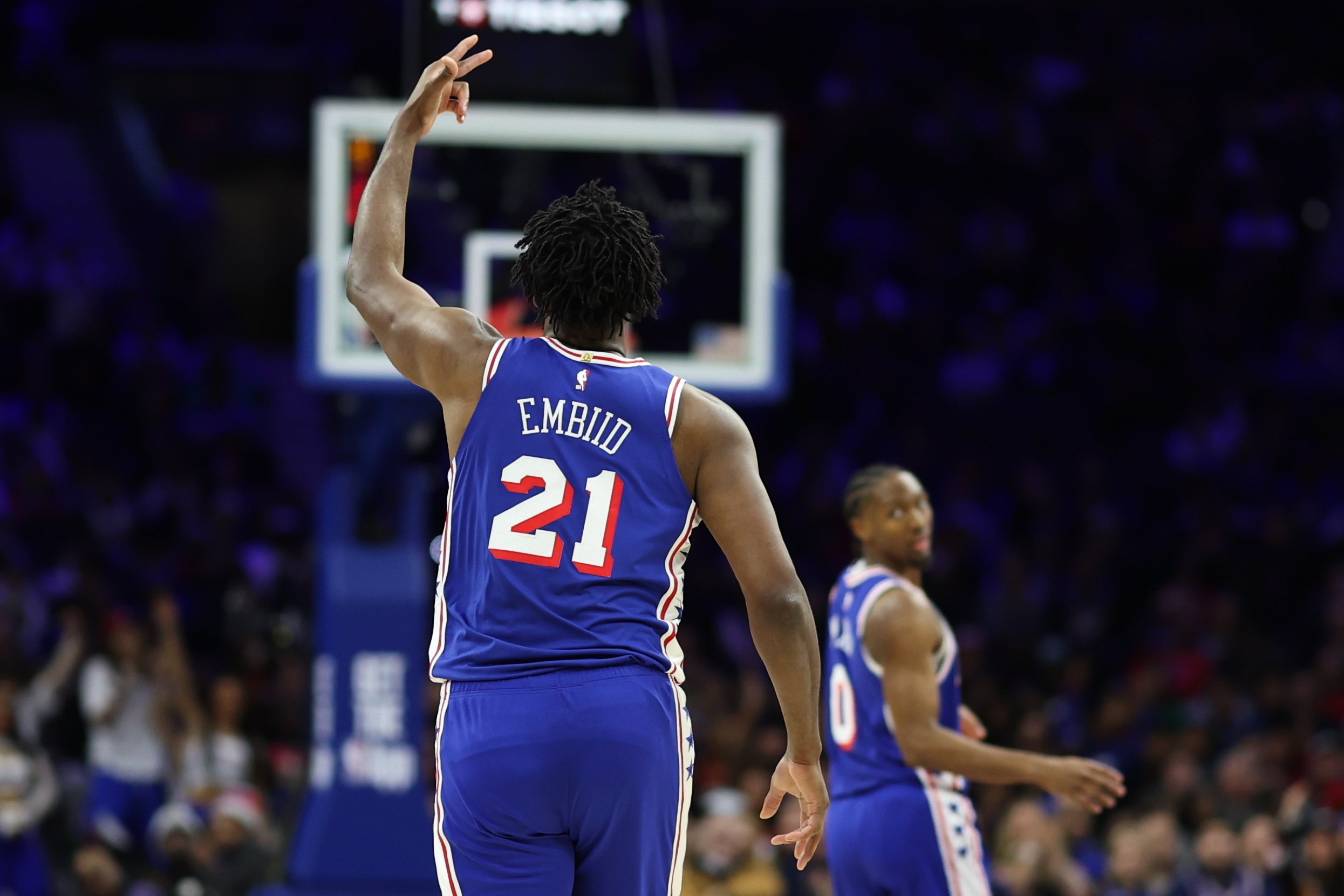 开云电子-大帝施威降申京！恩比德梦回巅峰鏖战46分钟砍32+15+10 正负值+21