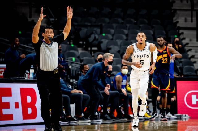 开云官方网站-8次抢断生涯新高 波波直言这一项穆雷已比肩帕克