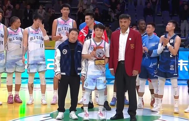开云登录入口地址-南区明星队获胜 徐杰35分+单手暴扣斩获MVP